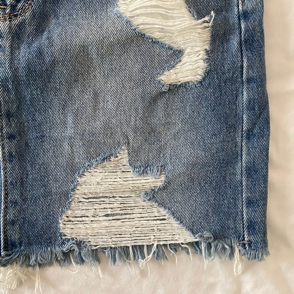 Hollister light wash denim mini skirt - Picture 2 of 8